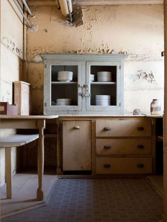 Layout Problem 1 — The Counter Space That Disappears the Moment You Start Cooking