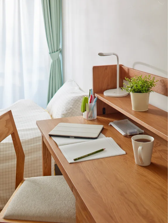 Mistake 2 — The Desk Position That Wastes Natural Light and Motivation