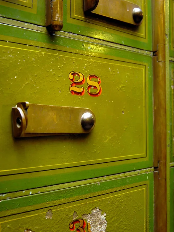 Room by Room Deposit Safe Decor Ideas