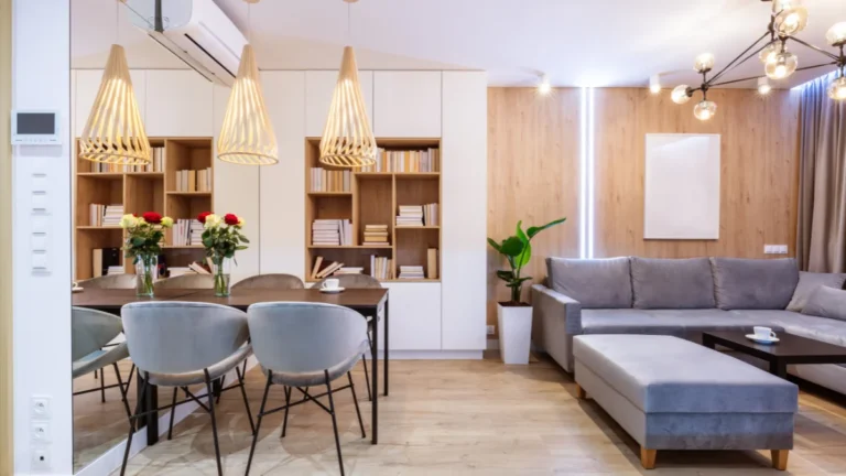 Small apartment living room ideas that maximize seating without clutter