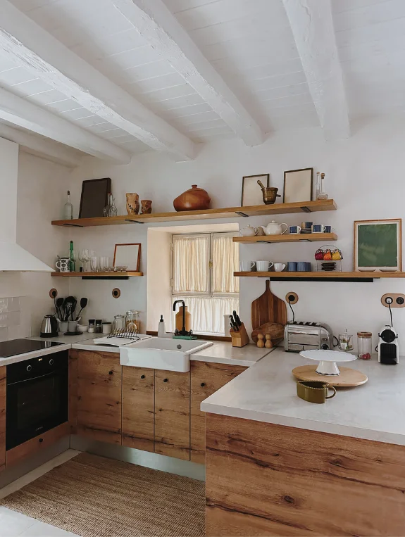 The Elements That Create Warm Minimalism in Open-Concept Kitchens
