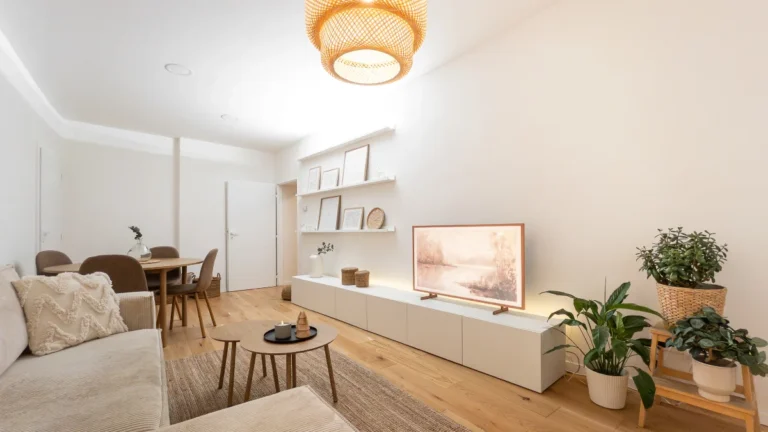 The Neutral Tone Apartment Decor Aesthetic That Actually Looks Expensive