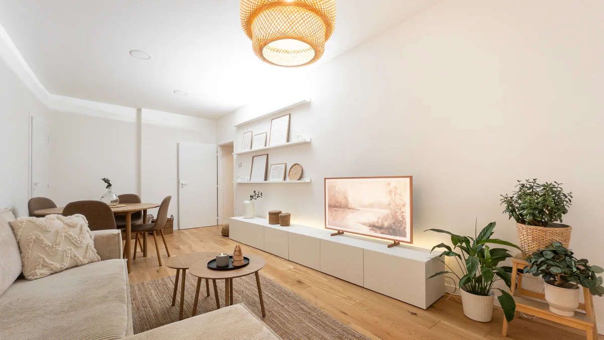 The Neutral Tone Apartment Decor Aesthetic That Actually Looks Expensive