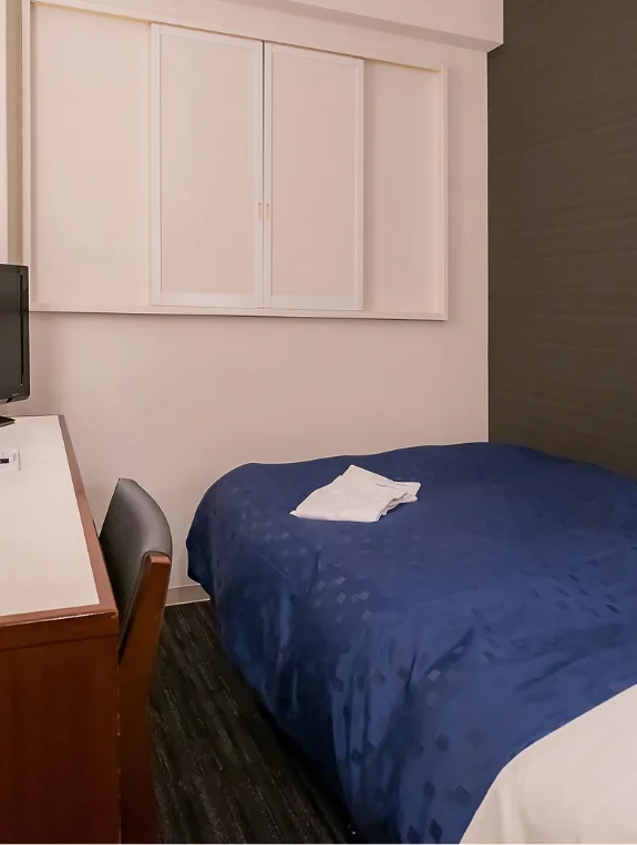 The Small Bedroom Closet Problem Is Real and It Is Not Your Fault