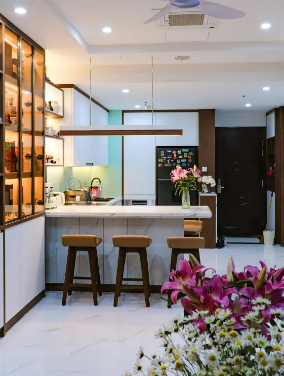 The Styling Strategy for Open-Concept Warm Minimalism