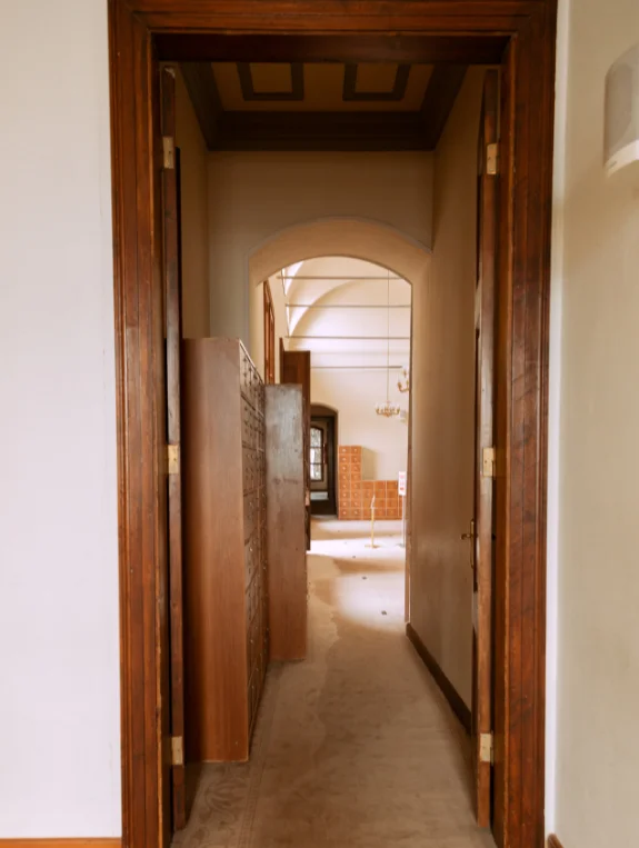 What to Absolutely Avoid in a Narrow Apartment Hallway