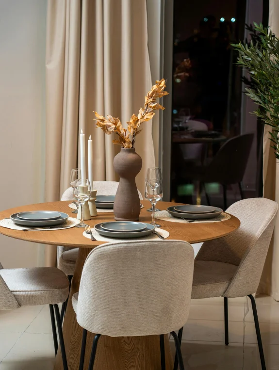 The Dining Table That Fits the Apartment