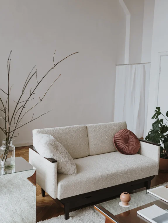 The Minimalist Living Tips That Transform Small Apartments
