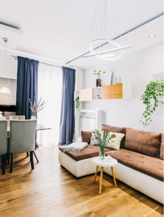 Why Apartment Living Rooms Feel Incomplete Even When They Look Decorated