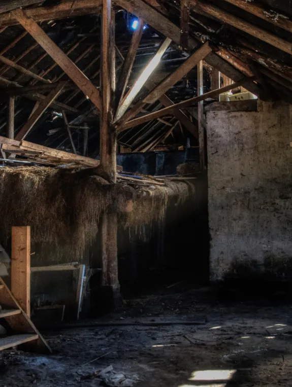 Mistake 1 — Dark Paint on the Ceiling That Makes It Press Down